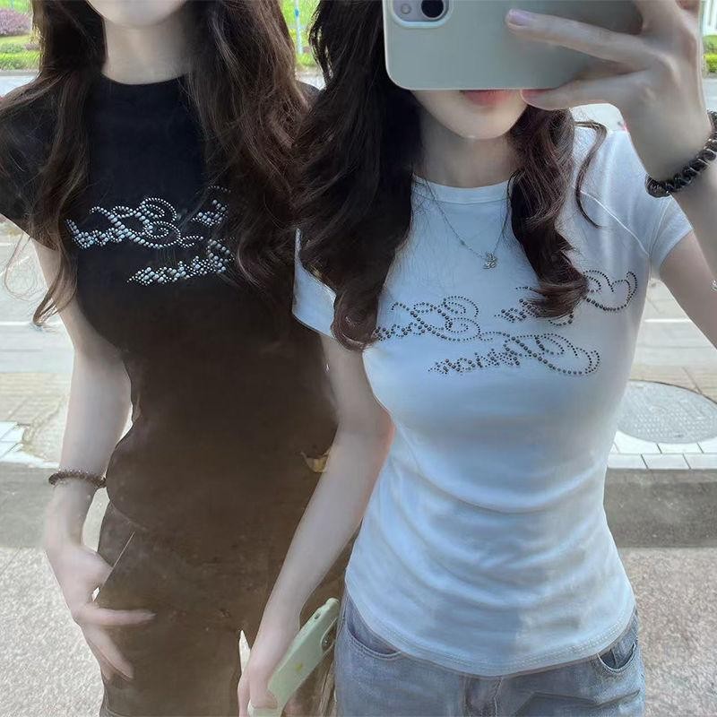 เสื้อยืด พิมพ์ลายตัวอักษร สไตล์อเมริกัน หวานและเผ็ด หม้อร้อน เปิดไหล่ แขนสั้น สำหรับผู้หญิง ทรงสลิมฟิต ดีไซน์สาวฮอต แฟชั
