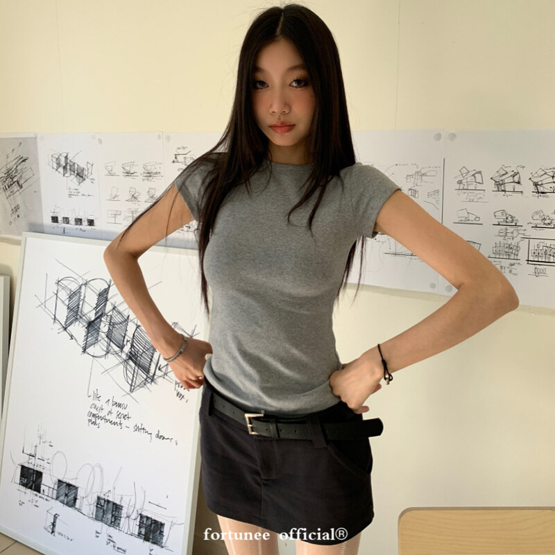 ❣Fortunee ❣ เสื้อผู้หญิง ฤดูร้อน เซ็กซี่  คอกลม เสื้อยืดผู้หญิง  baby tee รัดรูป มีสองสีให้เลือก