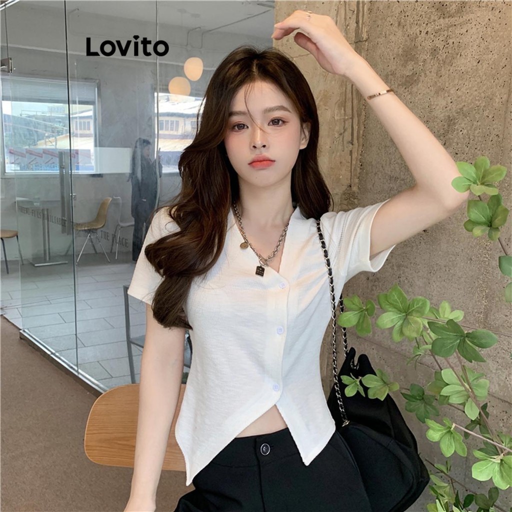 Lovito เสื้อเบลาส์ผู้หญิง ทรงอสมมาตร สีพื้น สไตล์ลำลอง LNE61192