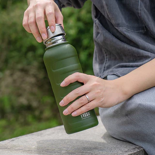 ขวดน้ำสแตนเลสเก็บอุณหภูมิ TYESO 750ml/1000ml รุ่นมีหูหิ้ว ทรง Sport เก็บอุณหภูมิได้ทังร้อนและเย็น นํ้าหนักเบา