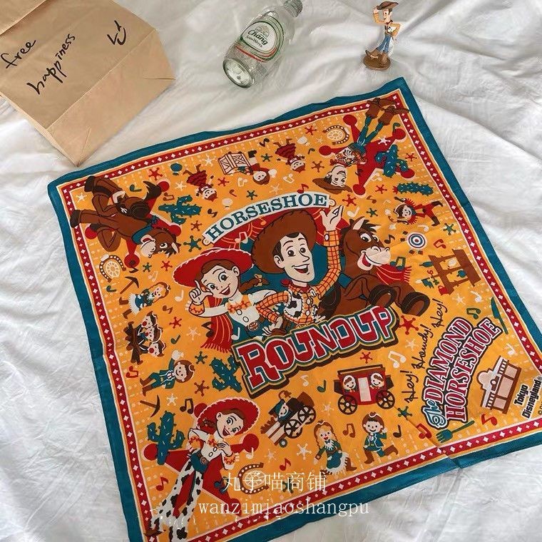 < Bai Patch > Toy Story Woody พิมพ์ผ้าฝ้ายแท้ผ้าพันคอสี่เหลี่ยมขนาดใหญ่ American Retro Headscarf Hip-Hop สวมผ้าพันคอผ้าปูโต๊ะ