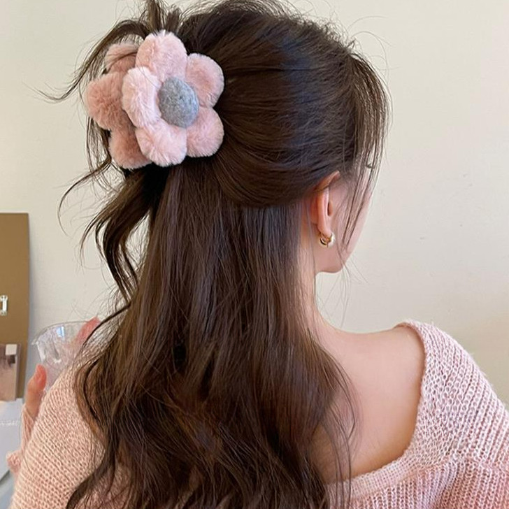 3d ดอกไม้แฟชั่นฤดูหนาว Fluffy Soft Hairpin กิ๊บติดผมเกาหลีเครื่องประดับผม - รูปที่ 4