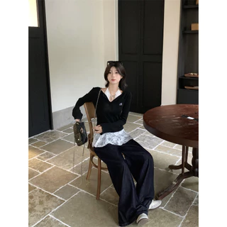 Fariy🍒ชุดเสื้อยืดแขนยาวคอวีลูกไม้สีขาวสายเดี่ยวดีไซน์ชุดสองชิ้น เสื้อยืดแขนยาวสวมใส่สบายมีสายเอี๊ยมลูกไม้สีหวานอยู่ข้างใต้