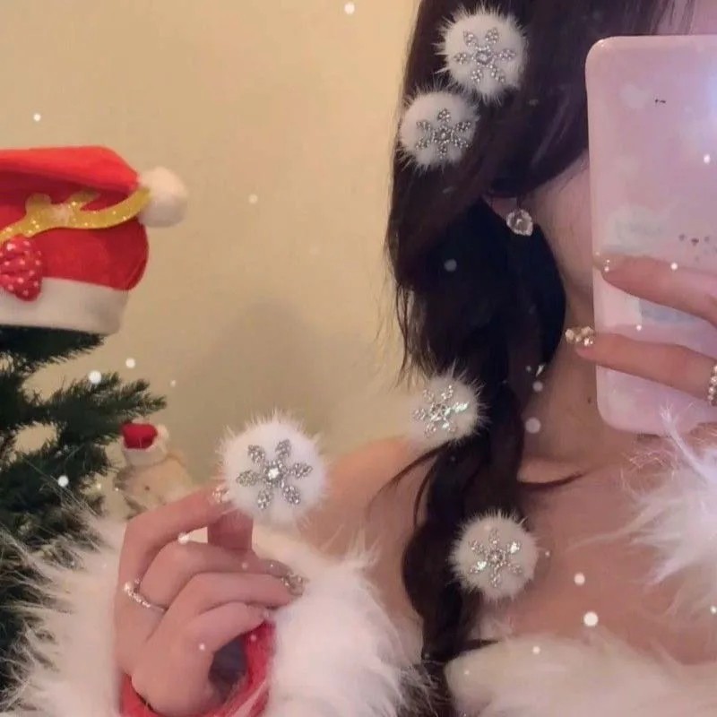 กิ๊บติดผมเกล็ดหิมะคริสต์มาสสําหรับเด็กผู้หญิงกิ๊บติดผม Rhinestone ฤดูหนาว Furry Barrettes