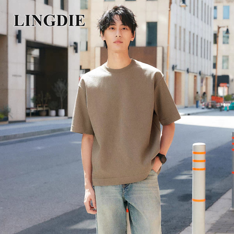เสื้อยืดผ้าถักวาฟเฟิลสำหรับหน้าร้อน คอวีทรงลำลอง เหมาะสมทุกเพศ