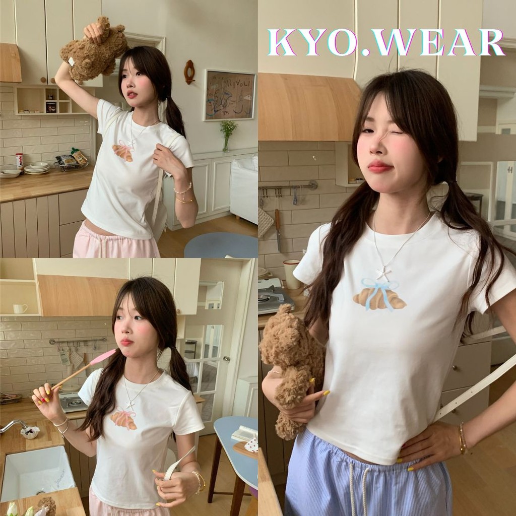KYO 🎀 เสื้อเกาหลี ผู้หญิง"Croissant bow"พิมพ์ลาย ผ้าCOTTON โคตรนุ่ม สลิมฟิต เรียบง่ายและมีสไตล์ rเสื้อทรงซ้อ เสื้อคอกลม
