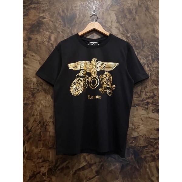 แฟชั่นพิมพ์ BOY LONDON เสื้อยืดของแท้ 100% แบรนด์คลาสสิกองค์ประกอบพิมพ์ Unisex อินเทรนด์ Street สไตล์แขนสั้นผ้าฝ้ายแท้ Breathable ผ้ารอบคอ Casual Design BOY LONDON พัดลม Must-Have Top แฟชั่น All-Match แบรนด์เสื้อยืดของแท้อินเทรนด์ เสื้อยืดแขนสั้นพิมพ์ลายแ