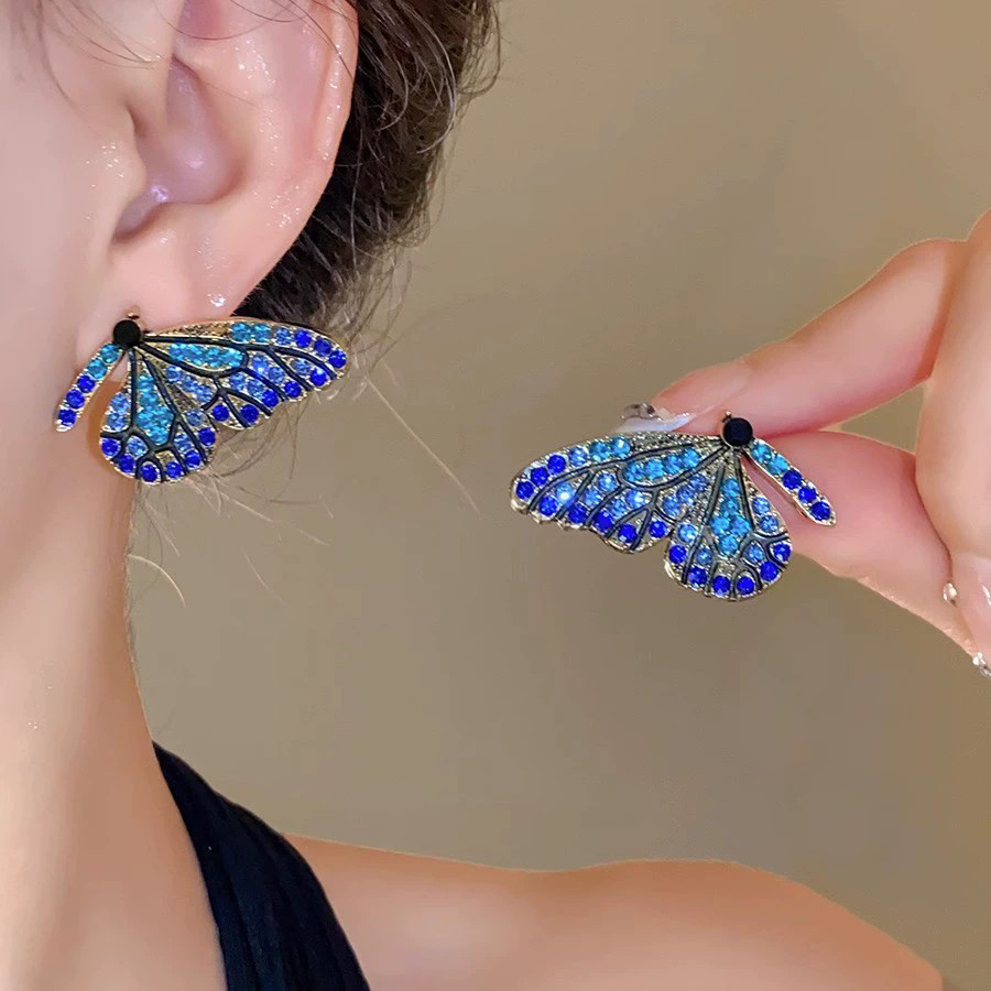 ต่างหูผีเสื้อบlinking สไตล์วินเทจ ดีไซน์เอกลักษณ์ สำหรับคนที่ชอบของหรู