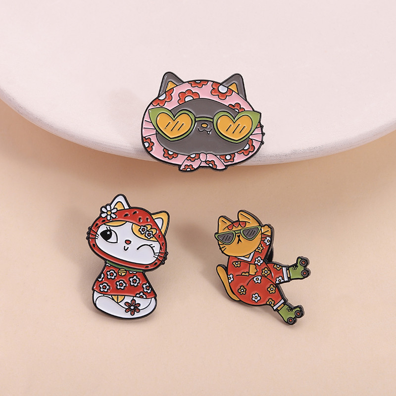 เข็มกลัดแมวการ์ตูนน่ารัก ทำจากโลหะเคลือบ สำหรับตกแต่งเสื้อผ้าและกระเป๋าเป้ สไตล์สร้างสรรค์ เป็นของขวัญที่น่ารัก