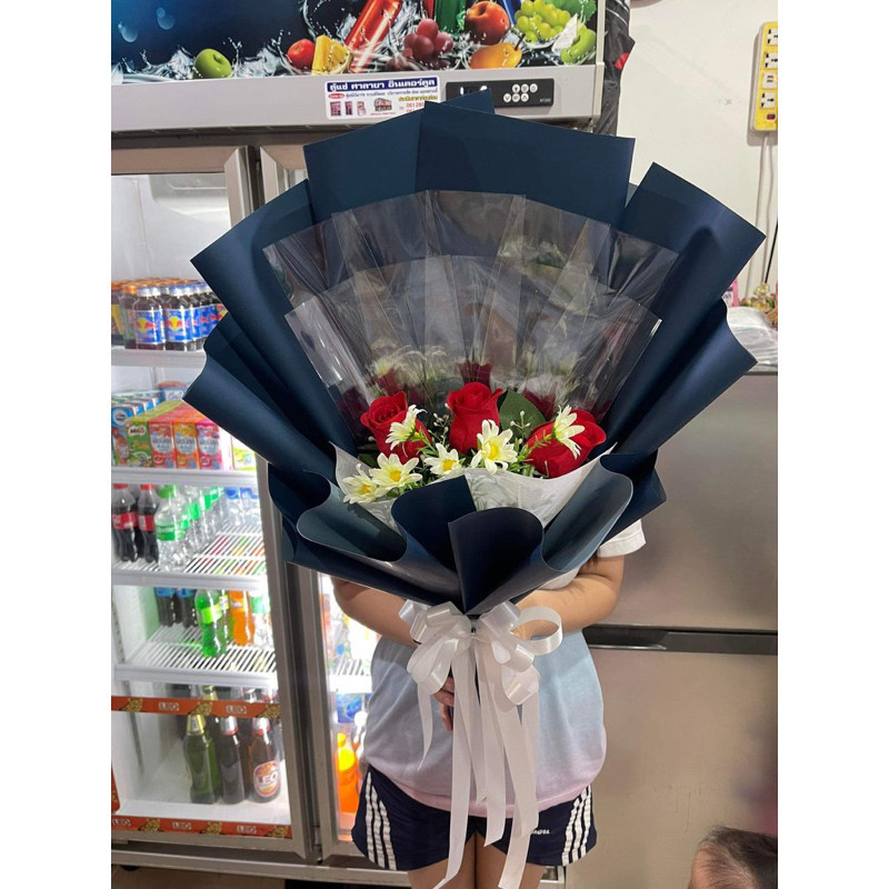 ช่อธนบัตร กุหลาบ3ดอก+ดอกแซม ได้ตามรูปค่ะ ขนาดใหญ่ตามจำนวนธนบัตรที่เลือก