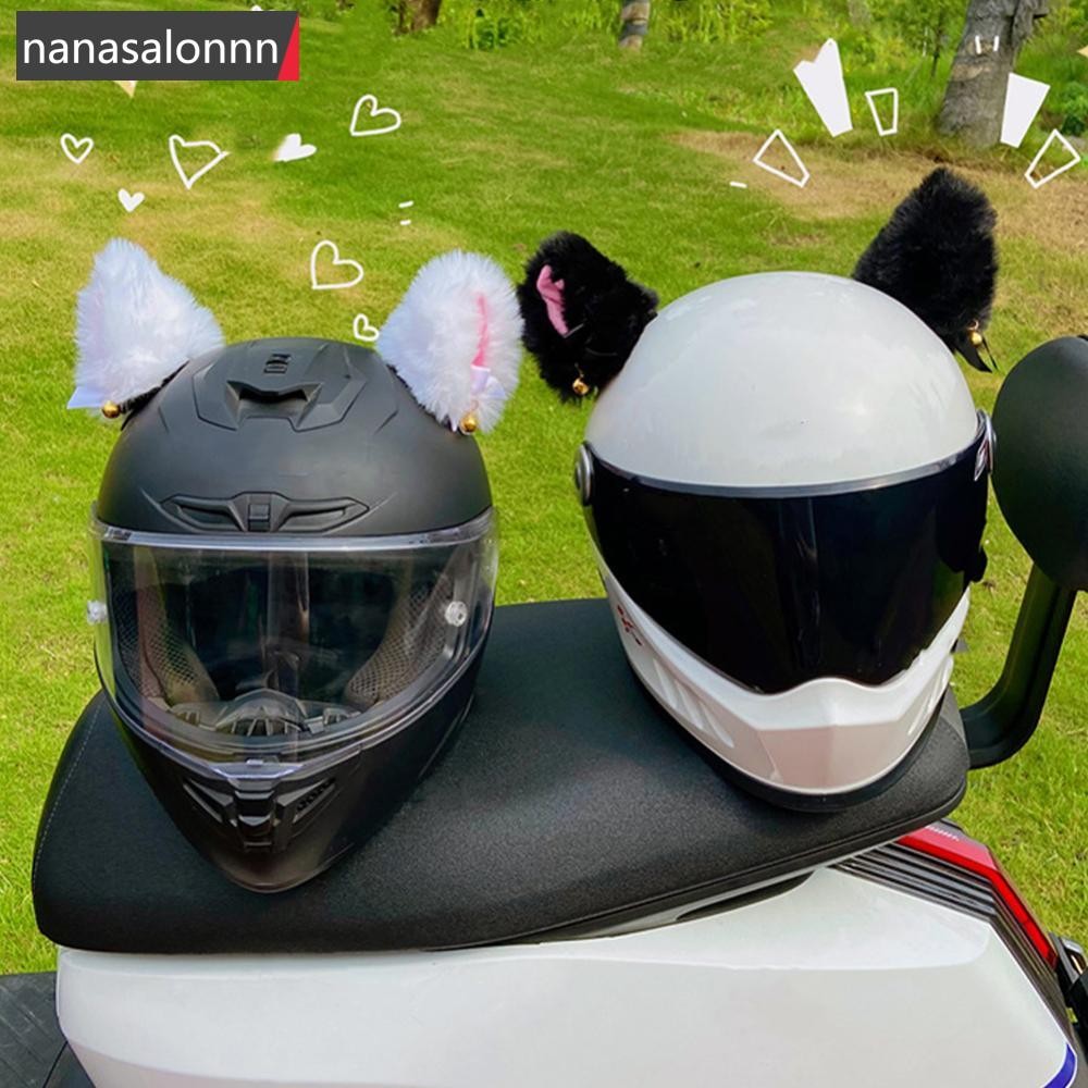 Nanasn| 2ชิ้นตุ๊กตารถจักรยานยนต์หมวกกันน็อคหูแมวสติ๊กเกอร์ตกแต่งหมวกกันน็อควิบากเต็มใบหน้าปิดถนนหมวกกันน็อคตกแต่ง ส7ว9[]