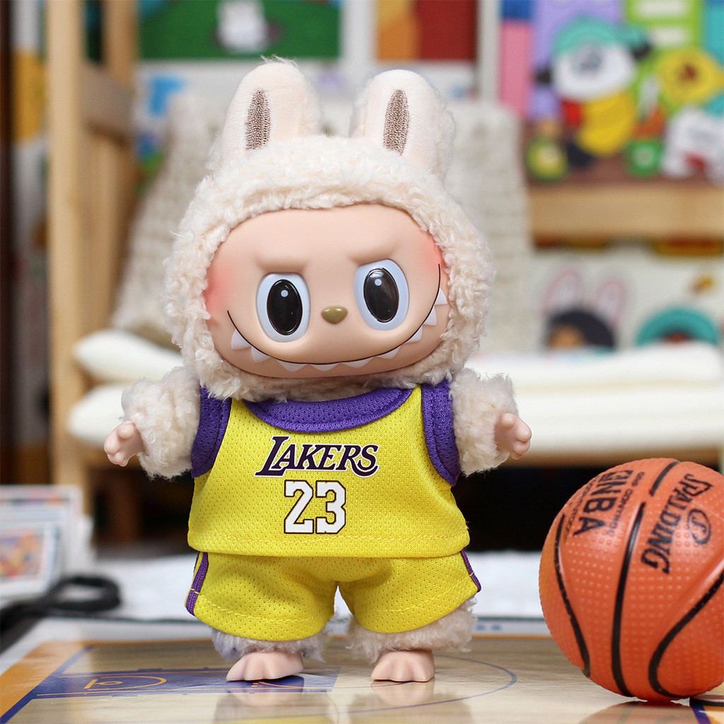Labubu POP MART V1 17cm ตุ๊กตาตุ๊กตาตุ๊กตาจี้เสื้อผ้าชุดบาสเก็ตบอล