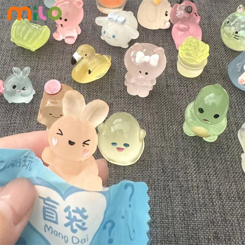 MILO กระเป๋าตาบอดเรืองแสง ของเล่นขนาดเล็ก สัตว์เล็กน่ารัก บรรจุแยกชิ้น diorama Luminous จําลองการ์ตูนสุ่ม