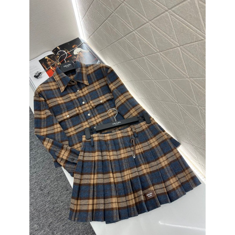 READY & Stock Prad*** เสื้อแจ็คเก็ตผู้หญิง + กระโปรงสุภาพสตรี 2-Pic Set Jean Women 2024 ใหม่