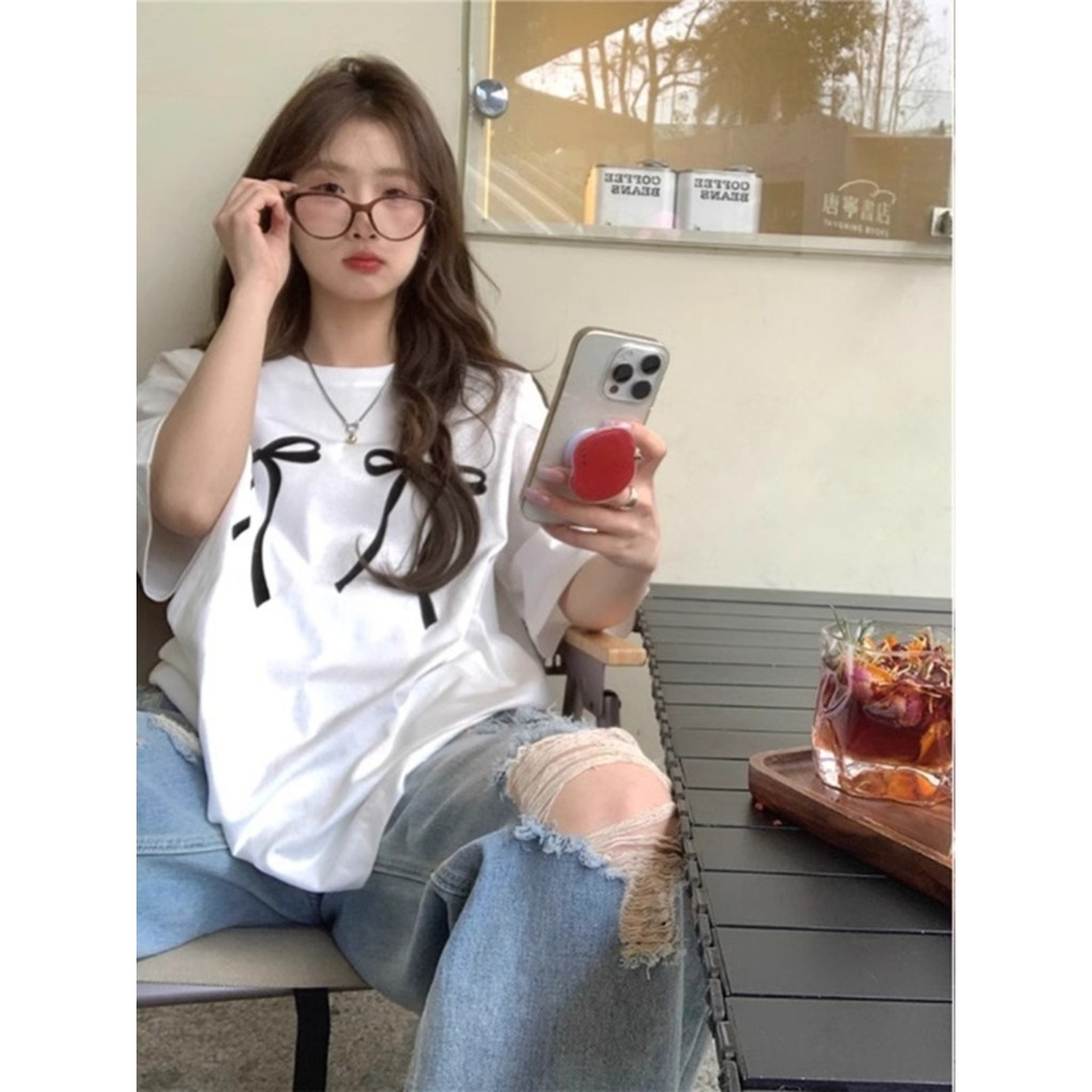 (จัดส่งตลอด 24 ชั่วโมง）OOOK Official เสื้อยืดแขนสั้นสำหรับฤดูร้อน. สีแดง. ทำจากผ้าฝ้าย. มีการพิมพ์ลายโบว์. - รูปที่ 2