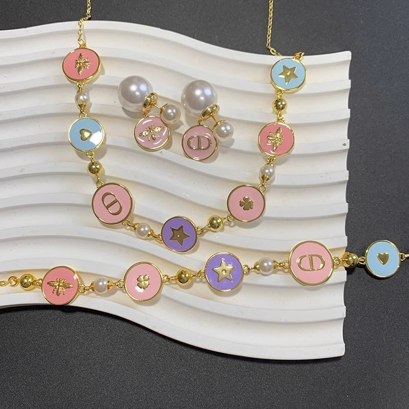 [miaom] French Niche ตัวอักษรสไตล์ใหม่ D Bee สีสัน Dopamine สร้อยคอหญิง High-End สร้อยคอ choker Clavicle Chain