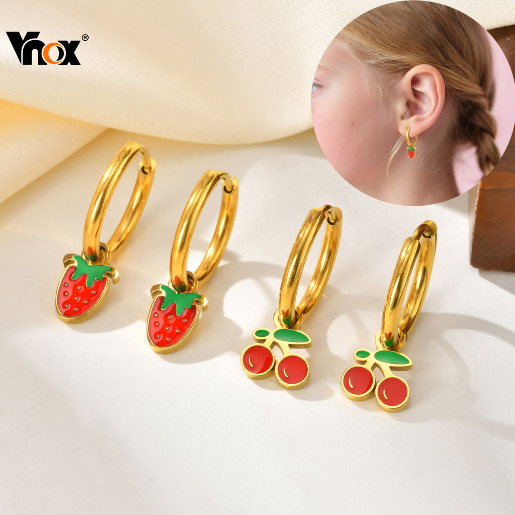 Vnox สตรอเบอร์รี่เชอร์รี่อุปกรณ์เสริม Dangle Hoop ต่างหูสําหรับเด็กทารกเด็ก,สแตนเลสกันน้ําไม่ซีดจางน่ารักเครื่องประดับวั