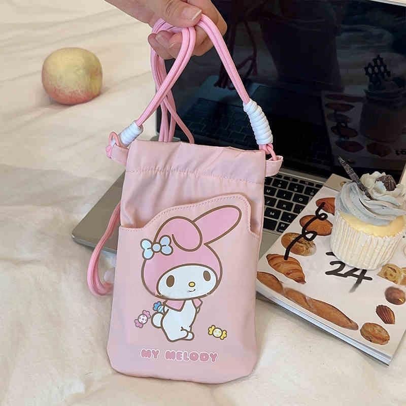 Hello Kitty Halter Bag กระเป๋าใส่มือถือและเหรียญ การ์ตูน.Crossbody ออกแบบป้องกันหายและปลอดภัย เหมาะสำหรับใช้งานในวันธรรมดาหรืองานเลี้ยง - รูปที่ 4