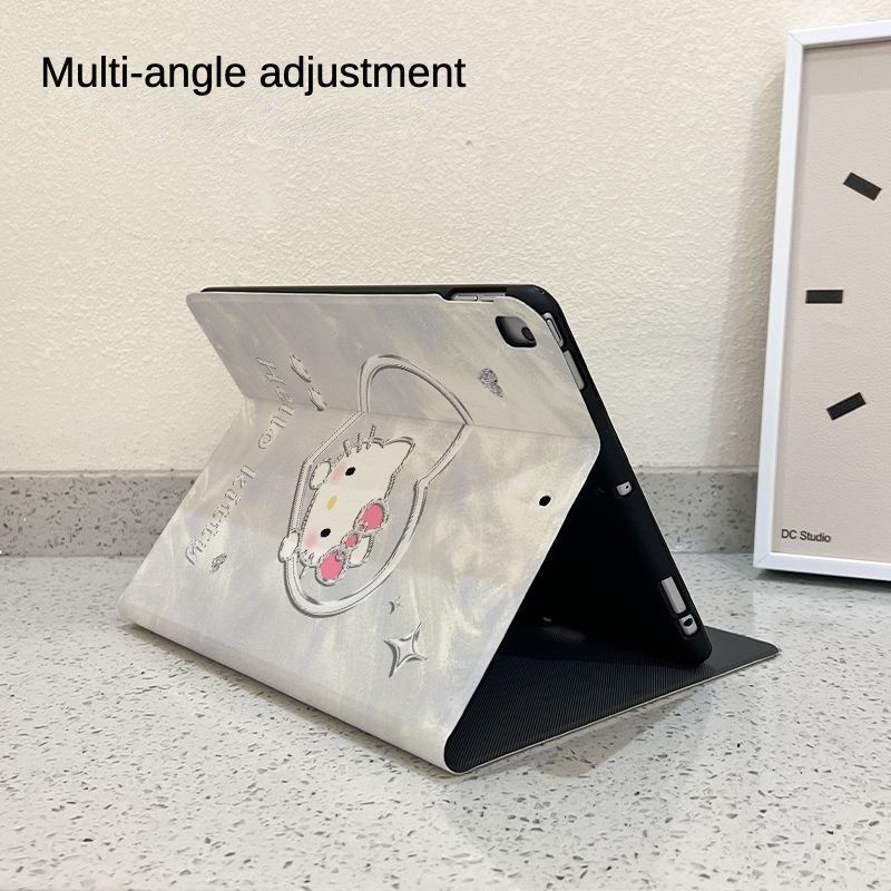 เคสป้องกัน iPad 10th Generation Air4 Air5 Air6 10.5 นิ้ว Creative Love Silver Hello Kitty พร้อมช่องเสียบปากกา Gen7/8/9 วัสดุผ้าไหม Mini4 5 ฝาครอบ Anti Drop กรณีแท็บเล็ต ราคา ถูกที่สุด ดีลบีเคเค แกลเลอรีภาพที่ 5