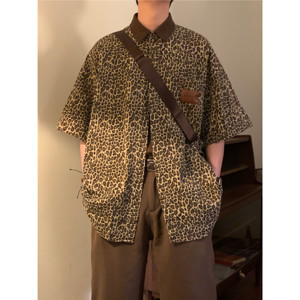 Retro ผู้ชายฤดูร้อน Street ดอกไม้เสือดาวพิมพ์หลวม Street สวมใส่เสื้อลําลองเสื้อครึ่งแขน