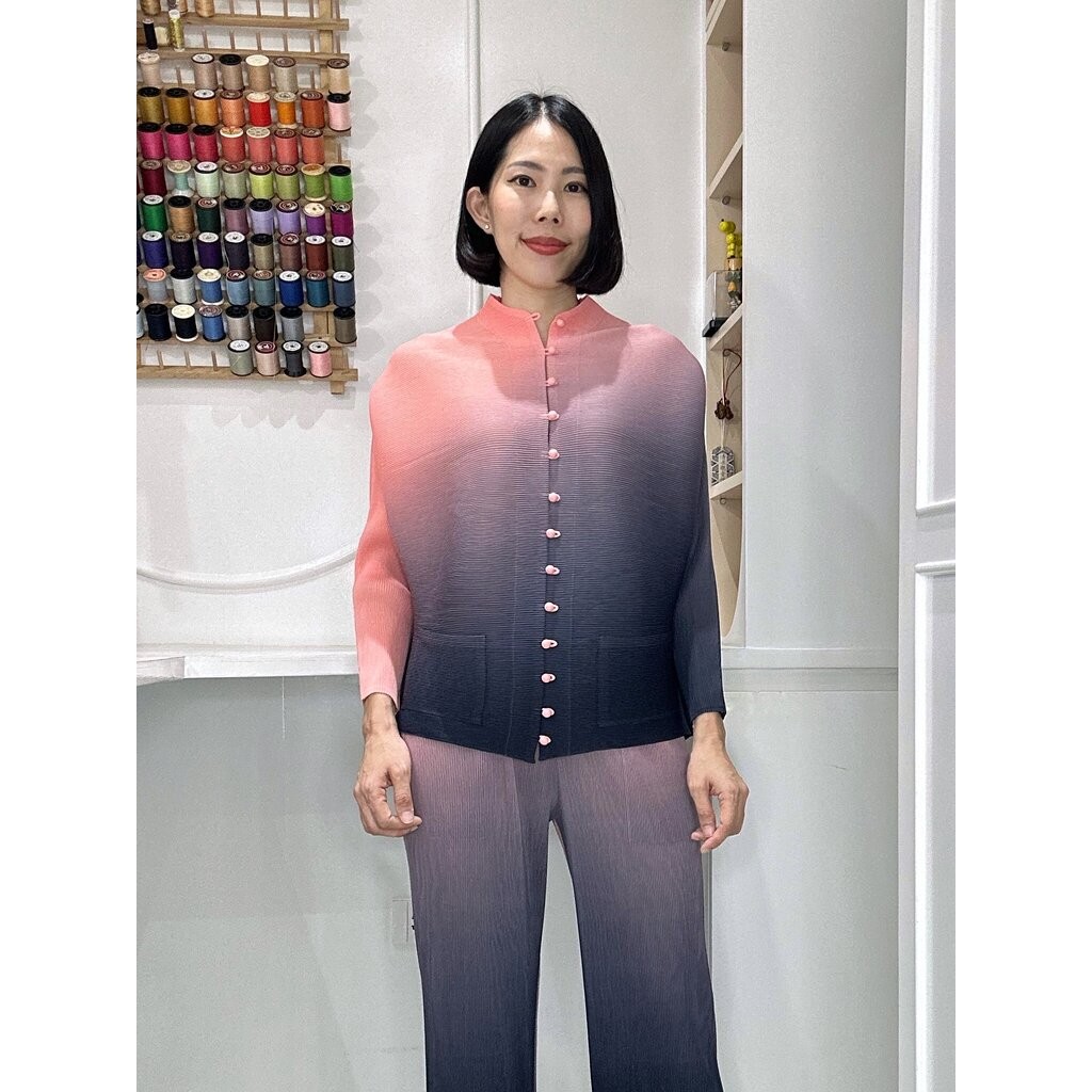 2MUAY รุ่น GJO2066-9 เสื้อพลีทคุณภาพ CHINESE BUTTON FRONT GRADIENT PLEATED TOP 9 สี FREE SIZE