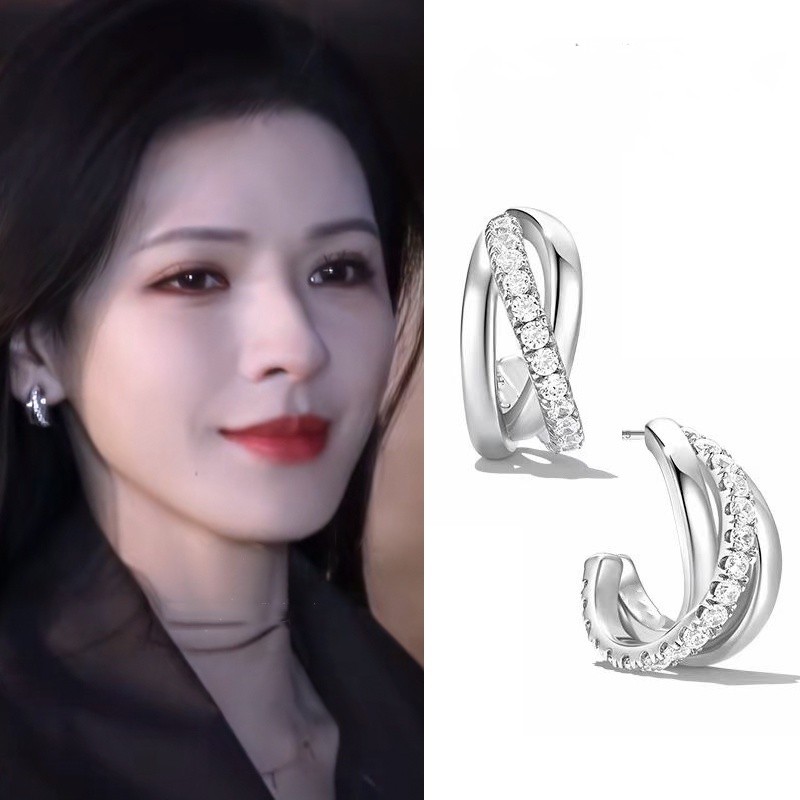 ต่างหูสไตล์ Zhang Yuxi ในแบบ Cross c-Hoop ประณีตจากเพชร
