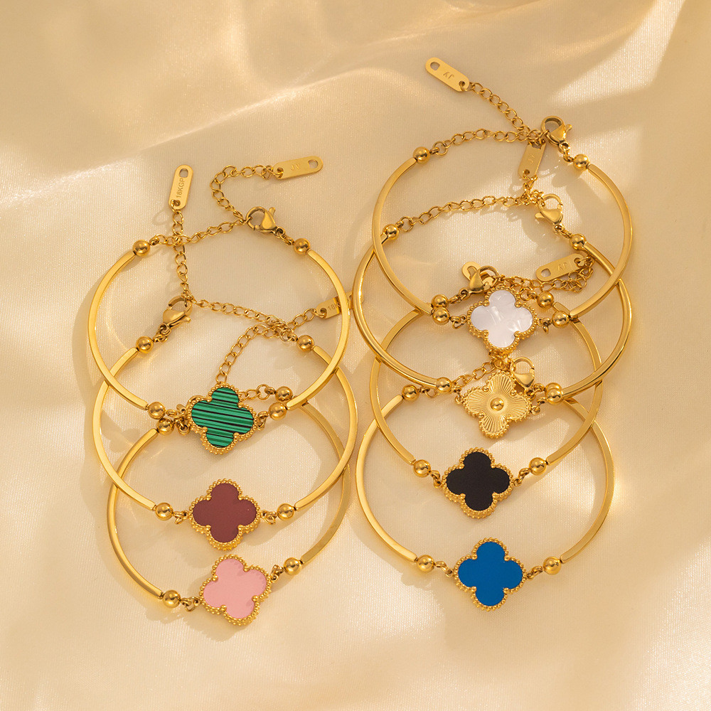 QUEENS สร้อยข้อมือผู้หญิง 18เค ทองไทเทเนียมเหล็กคลาสสิกสร้อยข้อมือโคลเวอร์สี่ใบ S006