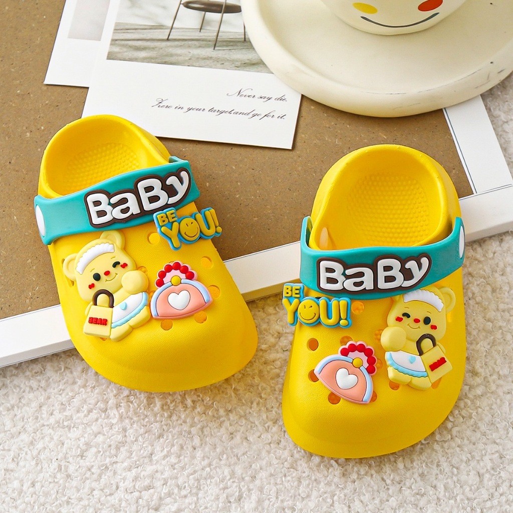 สินค้าใหม่🫧🫧รองเท้าแตะเด็กรัดส้น หนังนุ่ม มีกันลื่น ลายน้องหมีเนย น่ารักๆ สวมใส่สบายเท้า🫧🫧