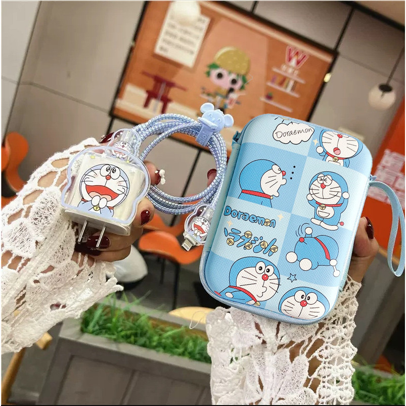 ชุด 18W/20W Charger Protector น่ารักการ์ตูนโดราเอมอนรูปแบบซิลิโคนสายชาร์จป้องกันกรณีเข้ากันได้กับ iphone พร้อมกระเป๋าเก็บ