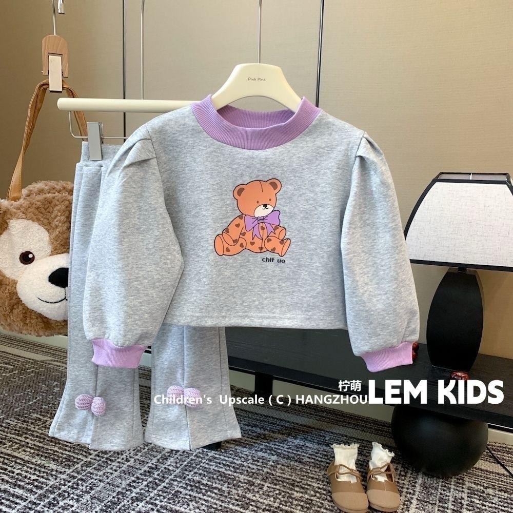 พร้อมส่ง เสื้อกันหนาวแขนยาว พิมพ์ลายการ์ตูนหมี และกางเกงขายาว สําหรับเด็กผู้หญิง V559