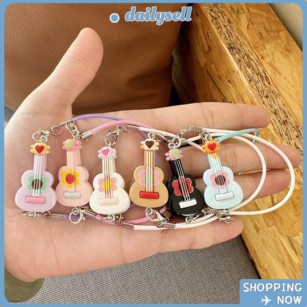 Daily Dollhouse Hollow Model, เสื้อผ้าจับคู่เปลี่ยนกีตาร์ขนาดเล็ก, Casual DIY ทําด้วยมือหลายสไตล์กีตาร์ขนาดเล็กของขวัญวันเกิด