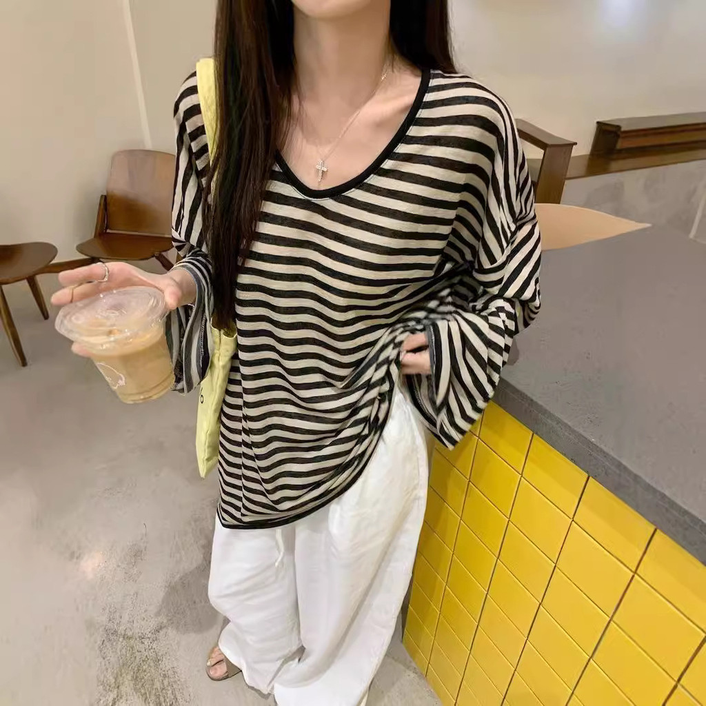 เสื้อยืดแขนยาวผู้หญิงลายคอวีหลวมสบายๆ