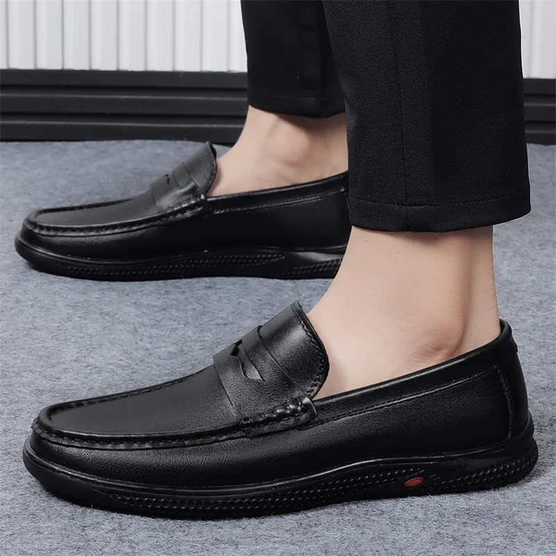 2025 ใหม่ Men Casual Loafer flats สบายคุณภาพสูง Handcrafted Casual สํานักงานธุรกิจรองเท้าหนังแท้ TWY