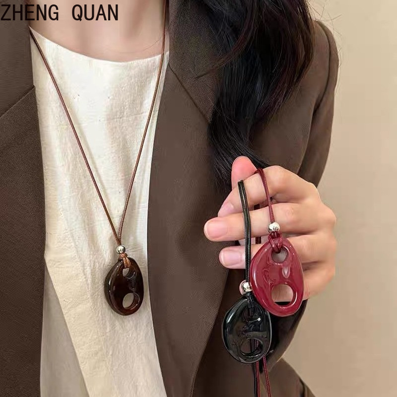 สร้อยคอมีจี้เรซินอสมมาตรแบบเรขาคณิต เครื่องประดับแฟชั่นสำหรับผู้หญิง เป็นของขวัญวันหยุดที่ยอดเยี่ยม