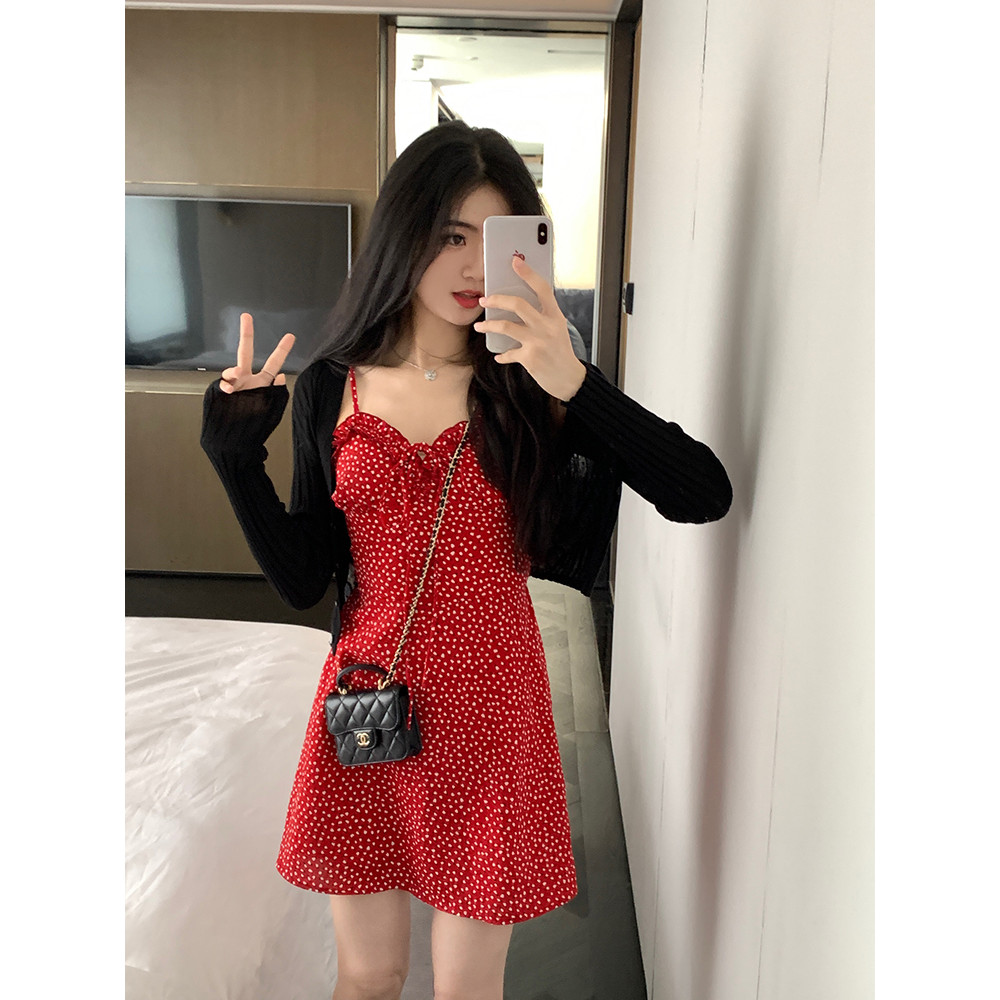 ซางจื่อสวมเสื้อผ้าสไตล์เดียวกันชุดเดรสสายเดี่ยวลายจุดสีแดงกระโปรงสั้นผู้หญิงฤดูร้อนสไตล์กำมะหยี่เจียจิจิ