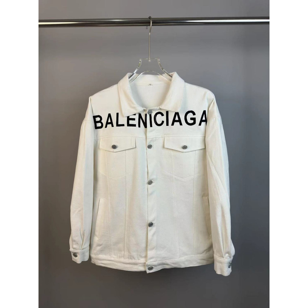 Balenciaga2024เสื้อแจ็คเก็ตแขนยาวผ้ายีนส์ปักลายแฟชั่นเสื้อแจ็คเก็ตลำลองสำหรับคู่รักกีฬาทรงหลวมที่เข้