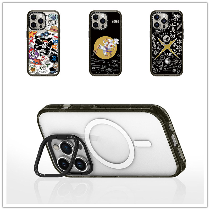 กรอบเลนส์ Stand เคสโทรศัพท์แม่เหล็ก CASETiFY One Piece GEAR 5 Monkey D Luffy ใช้งานร่วมกับ iPhone 14 15 16 Pro Max หนา 2.5 ปลอกอะคริลิคกันกระแทกฝาครอบป้องกัน