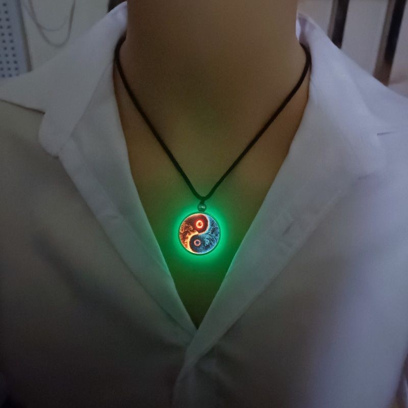 Nb nbn Original คุณภาพสูงถาวร Non-Fade Luminous Fire Tai Chi จี้ Gossip สร้อยคอผู้ชายคอจี้ไทเทเนียมเ
