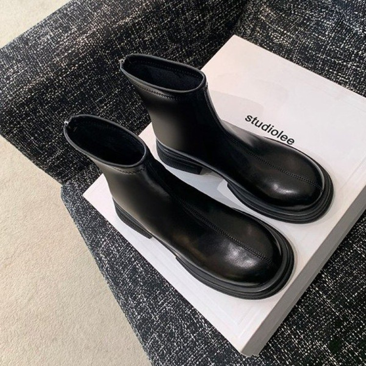 2025 สไตล์ใหม่แฟชั่นท่อสั้นกลับซิปรองเท้ารอบ Toe ยางโฟม Four Seasons Universal ก