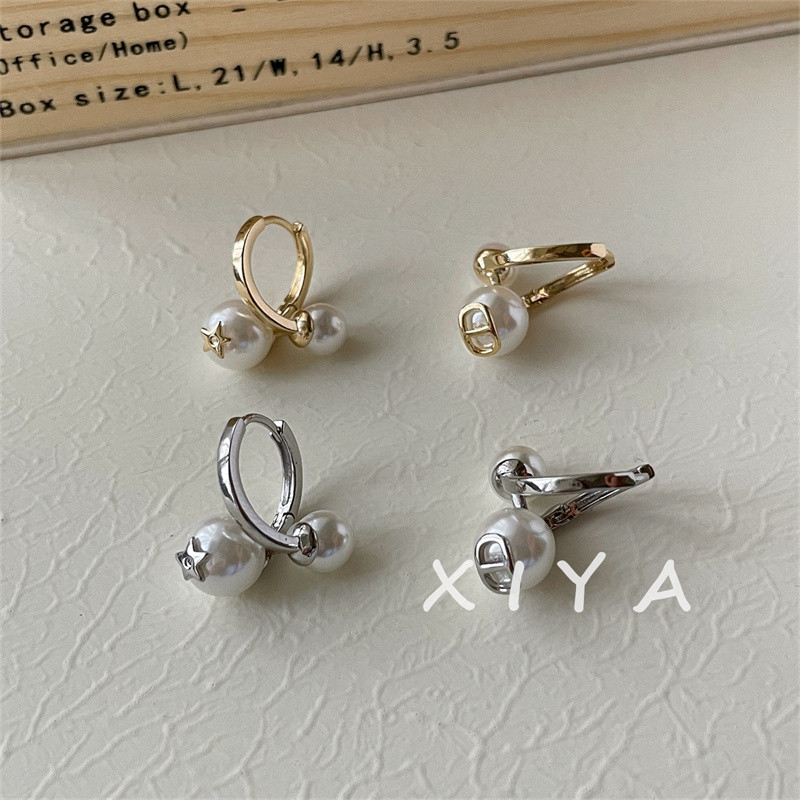 Xiya หรูหราประณีตต่างหูวงกลมมุกข้าม Classy All-Match Star Letter Pearl Ear Buckle