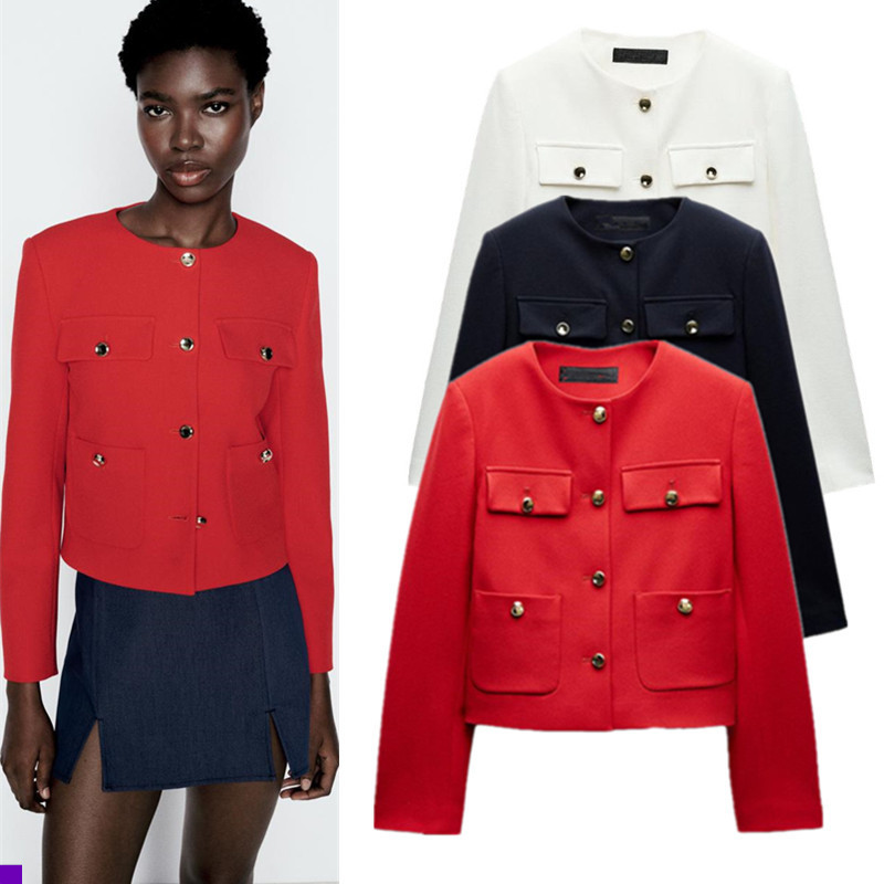 ZARA 2024 ฤดูใบไม้ร่วงใหม่สไตล์ชาแนลคอกลมแขนยาวกระเป๋าปุ่มทองเสื้อเบลเซอร์สั้น 8630555