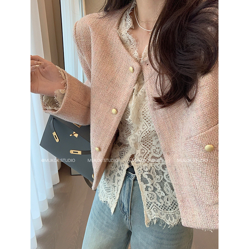 [F-Store] เสื้อโค้ทสั้นสไตล์ชาแนลสีชมพูลดอายุสำหรับผู้หญิงเสื้อตัวสั้นแขนยาวใส่แล้วดูผอมเรียบหรูแบบใหม่ฤดูใบไม้ร่วง2024