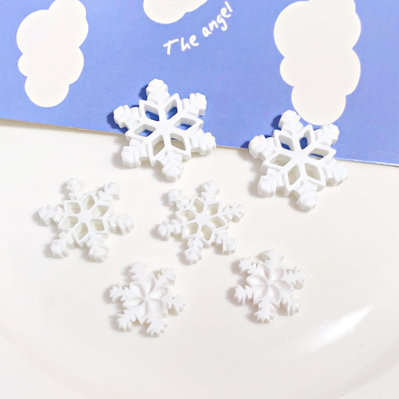 คริสมาสต์สีขาวเกล็ดหิมะเรซิ่นอุปกรณ์เสริมครีมกาว DIY เครื่องประดับขายส่งเคสโทรศัพท์มือถือตู้เย็นวัสดุแพทช์