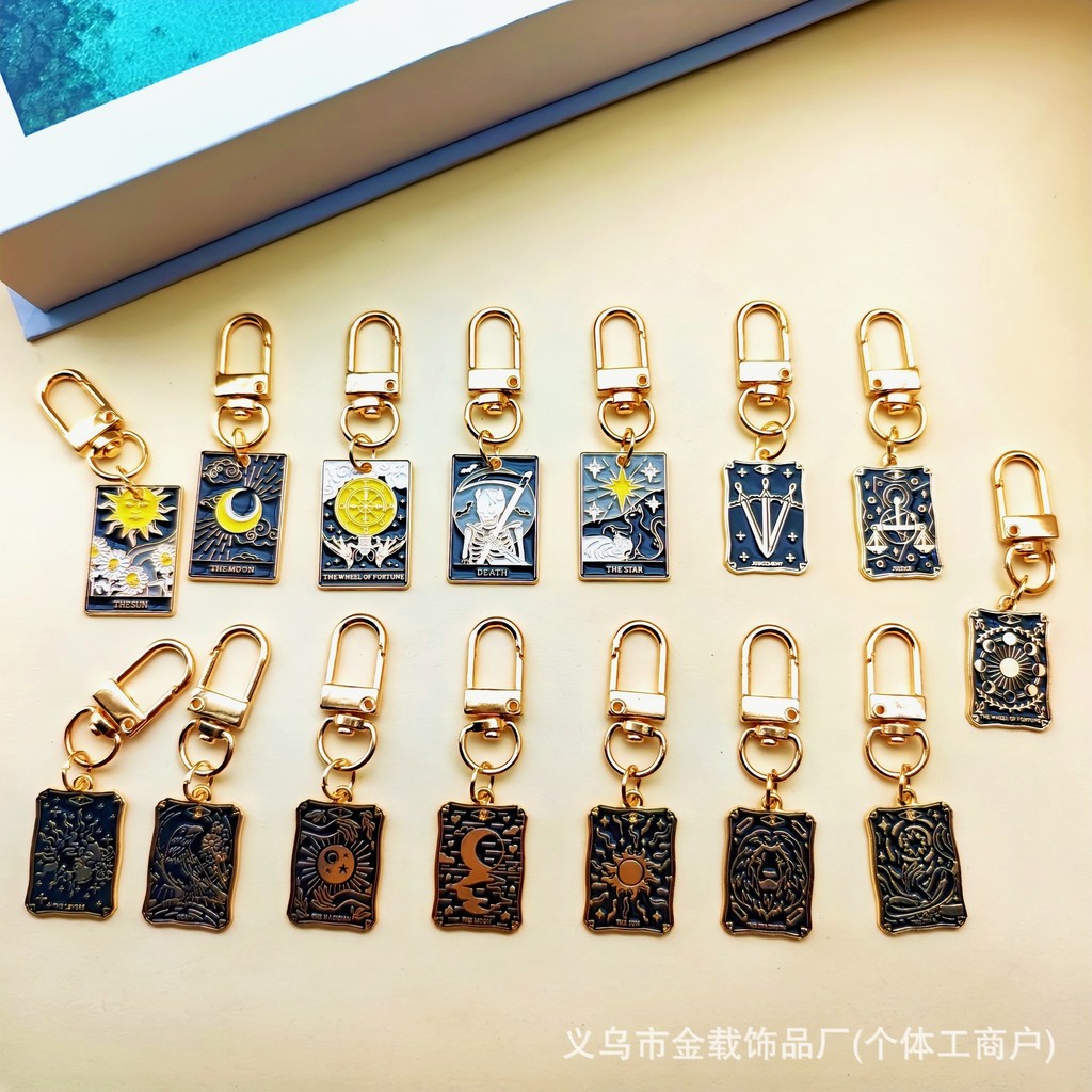 Dark Tarot พวงกุญแจ DIY อุปกรณ์เสริม Moon Sun เข็มทิศ Skull Card พวงกุญแจ Airpods Case กระเป๋า Charm