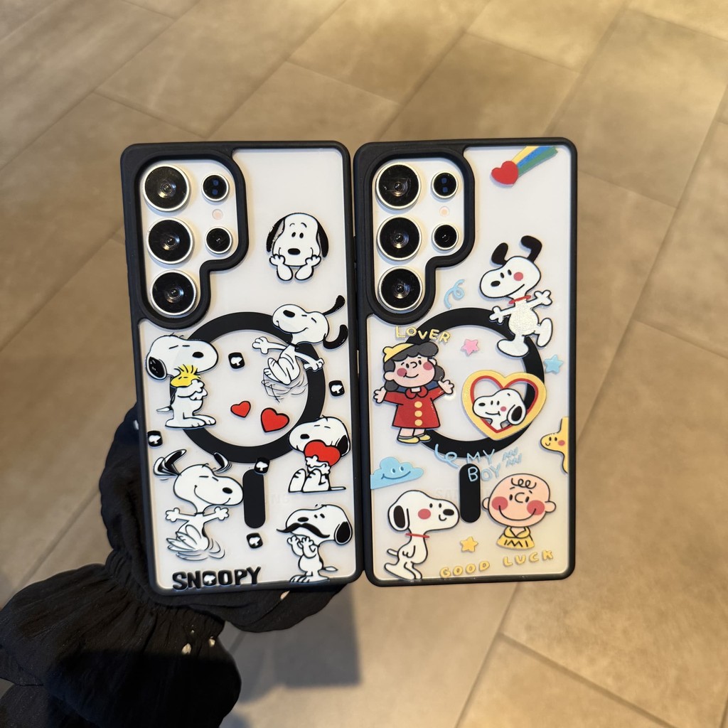 Samsung S26Ultra การ์ตูน Snoopy เคสโทรศัพท์ S23 S22Ultra ผิวรู้สึกขอบสีดําเคสแม่เหล็กรวมทุกอย่างเคสนุ่ม
