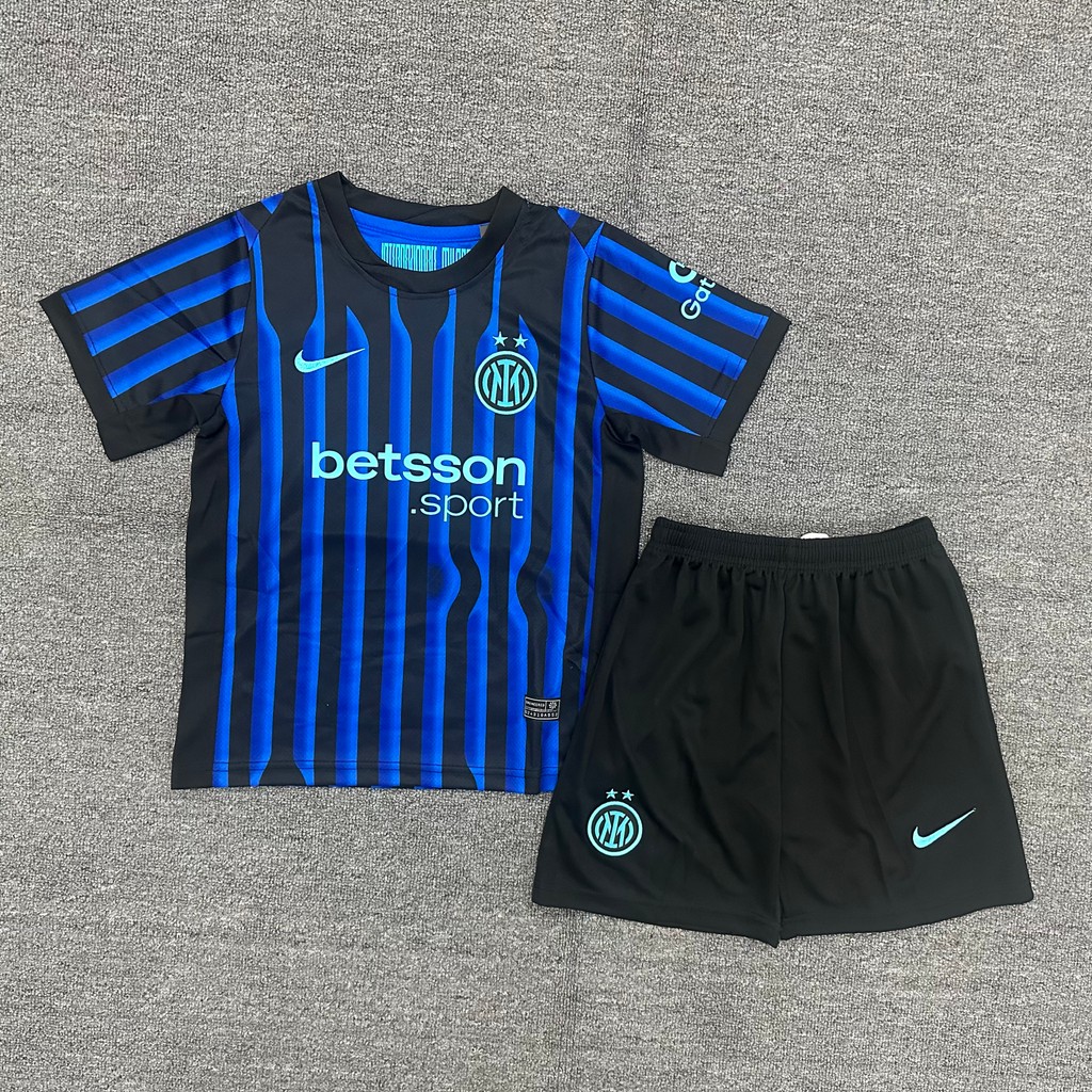 ชุดเสื้อทีม Inter Milan ปี 2025/2026 สำหรับผู้ใหญ่ รวมบ้านและเยือน