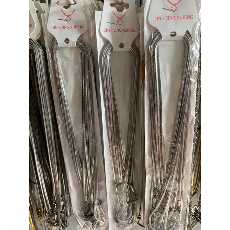 WHOLESALE 10PCS FLAT EEL TITANIUM สร้อยคอ SILVER TITANIUM สร้อยคอสําหรับผู้ชายและผู้หญิง ANTI-RUST แ