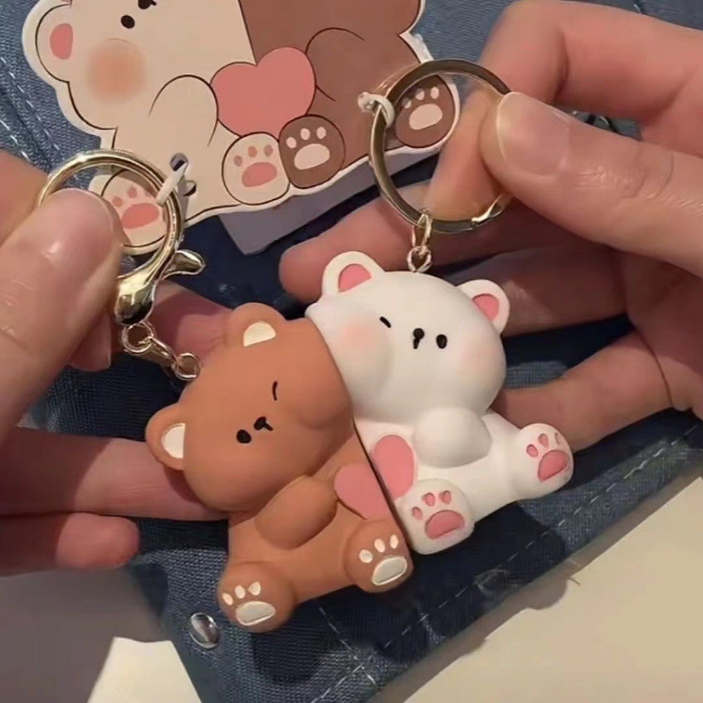 2 ชิ้น/เซ็ตการ์ตูนแม่เหล็ก Huggable Love Bear พวงกุญแจกระเป๋าเป้สะพายหลังจี้ตกแต่งคู่อุปกรณ์เสริมของขวัญเพื่อน