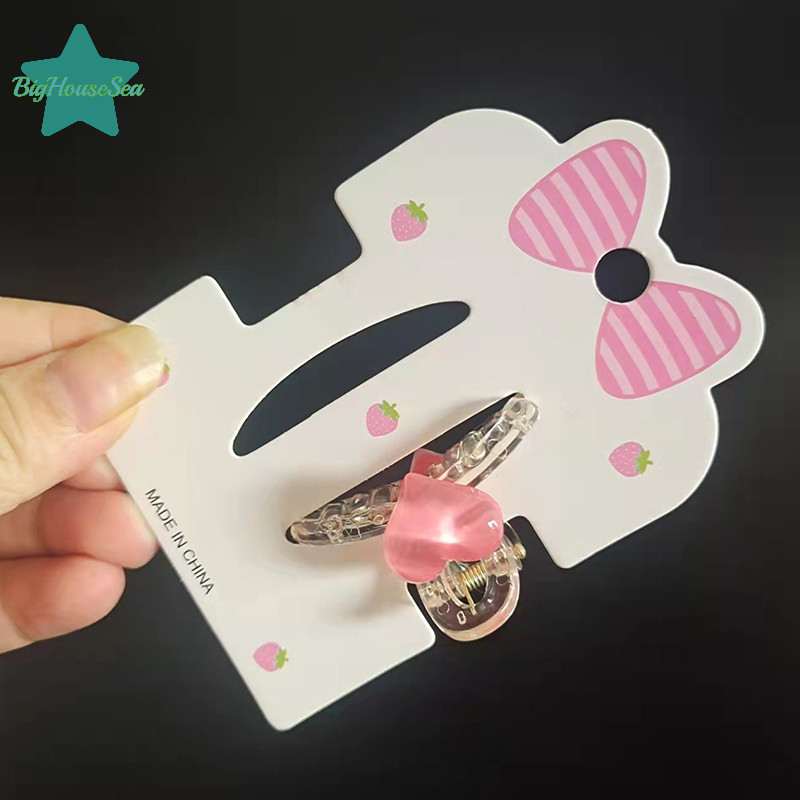 [BigHouseSea] 50pcs น่ารัก Bowknot สตรอเบอร์รี่ Dual Card ตําแหน่งกระดาษการ์ดสําหรับ DIY หญิงอุปกรณ์เสริมผมจอแสดงผลบรรจุภัณฑ์การ์ดขายปลีกแท็กใหม่