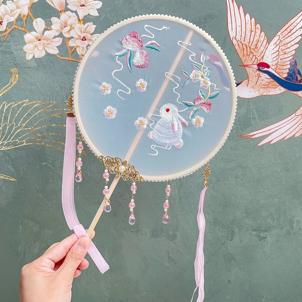 พัดลมโบราณปักดอกไม้ด้ามไม้ยาวเด็กผู้ใหญ่กลุ่มพัดลมจับคู่ ชม. อันฟู่ กี่เพ้า เต้นรําแคทวอล์ภาพพระราชวังพัดลม - รูปที่ 6